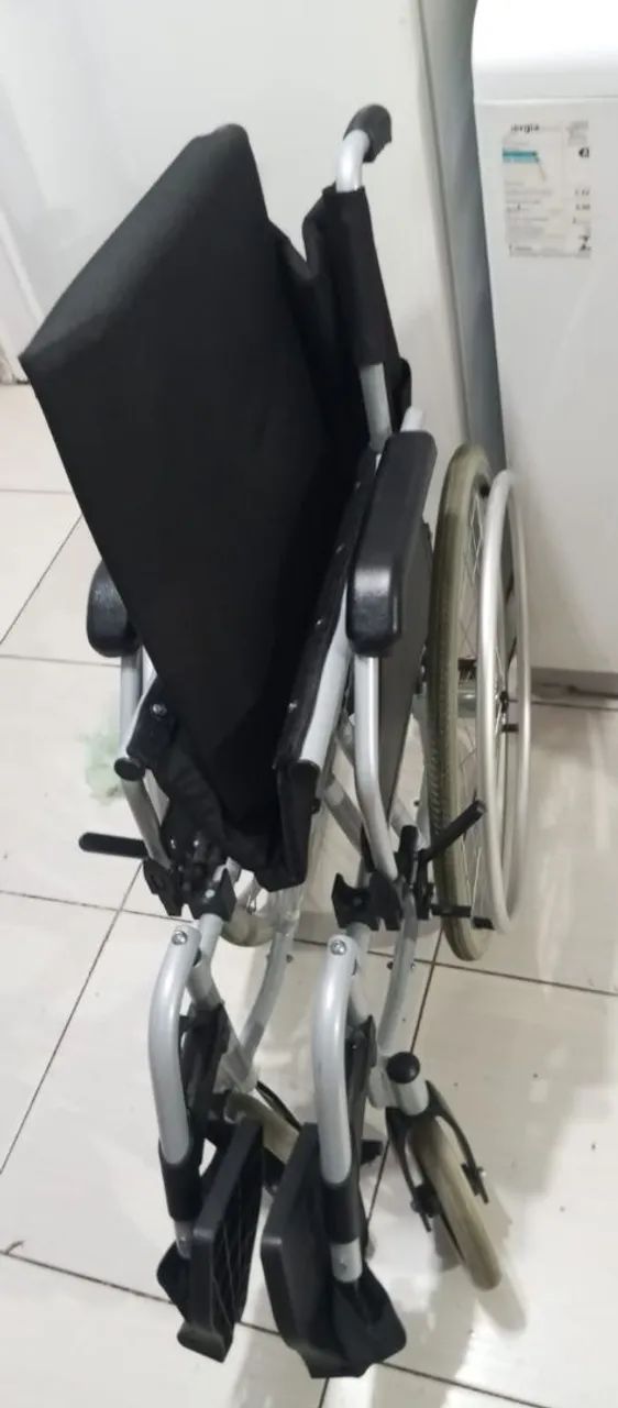 CADEIRA DE RODAS NOVA  - Foto 5