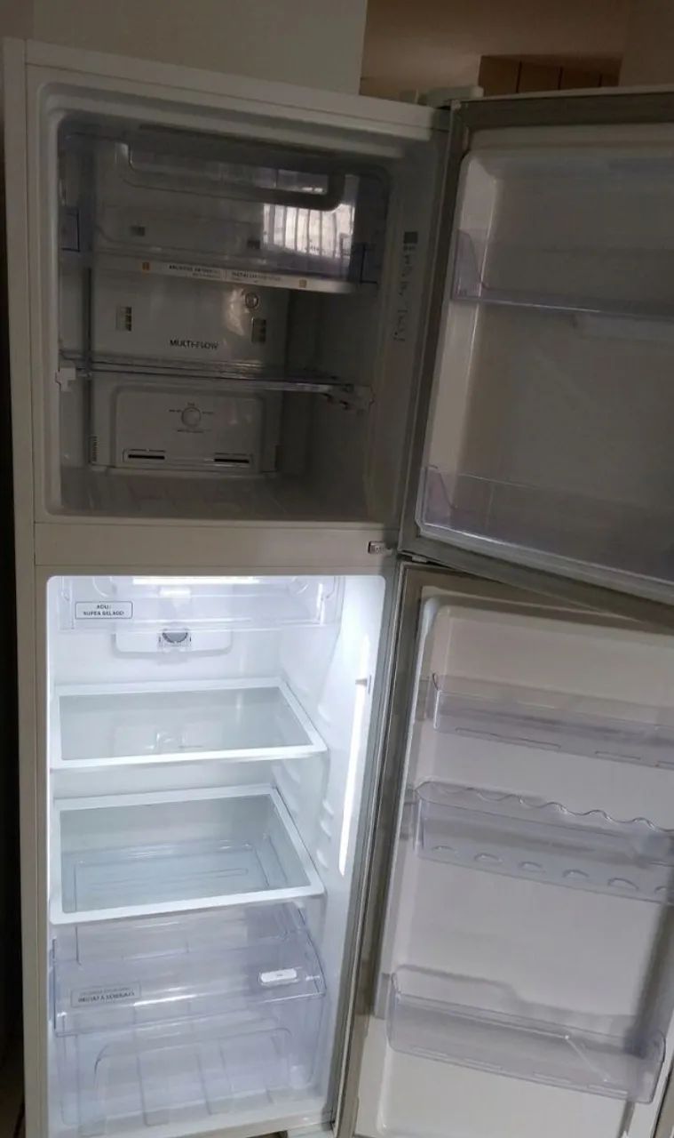 Geladeira semi nova 