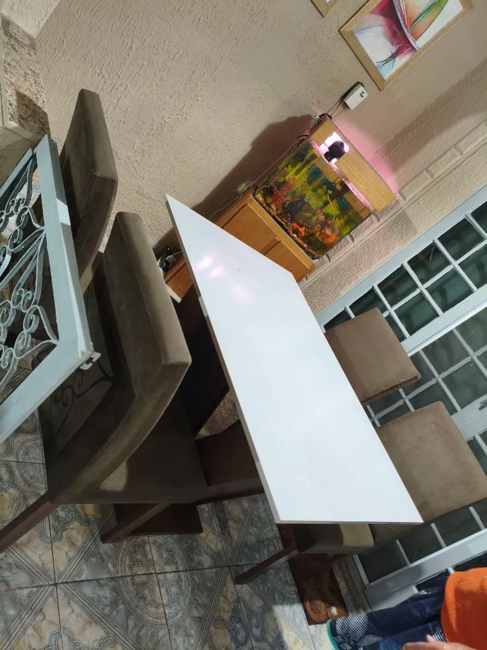 Vendo mesa com 4 cadeiras - Foto 2