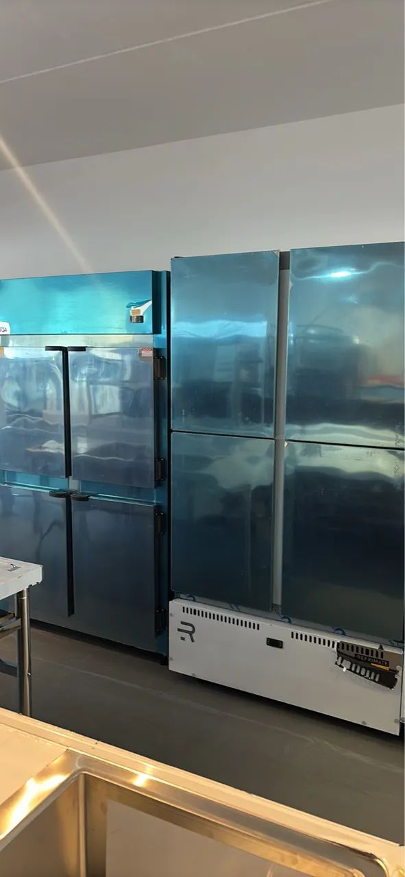 Geladeira comercial 4 portas 