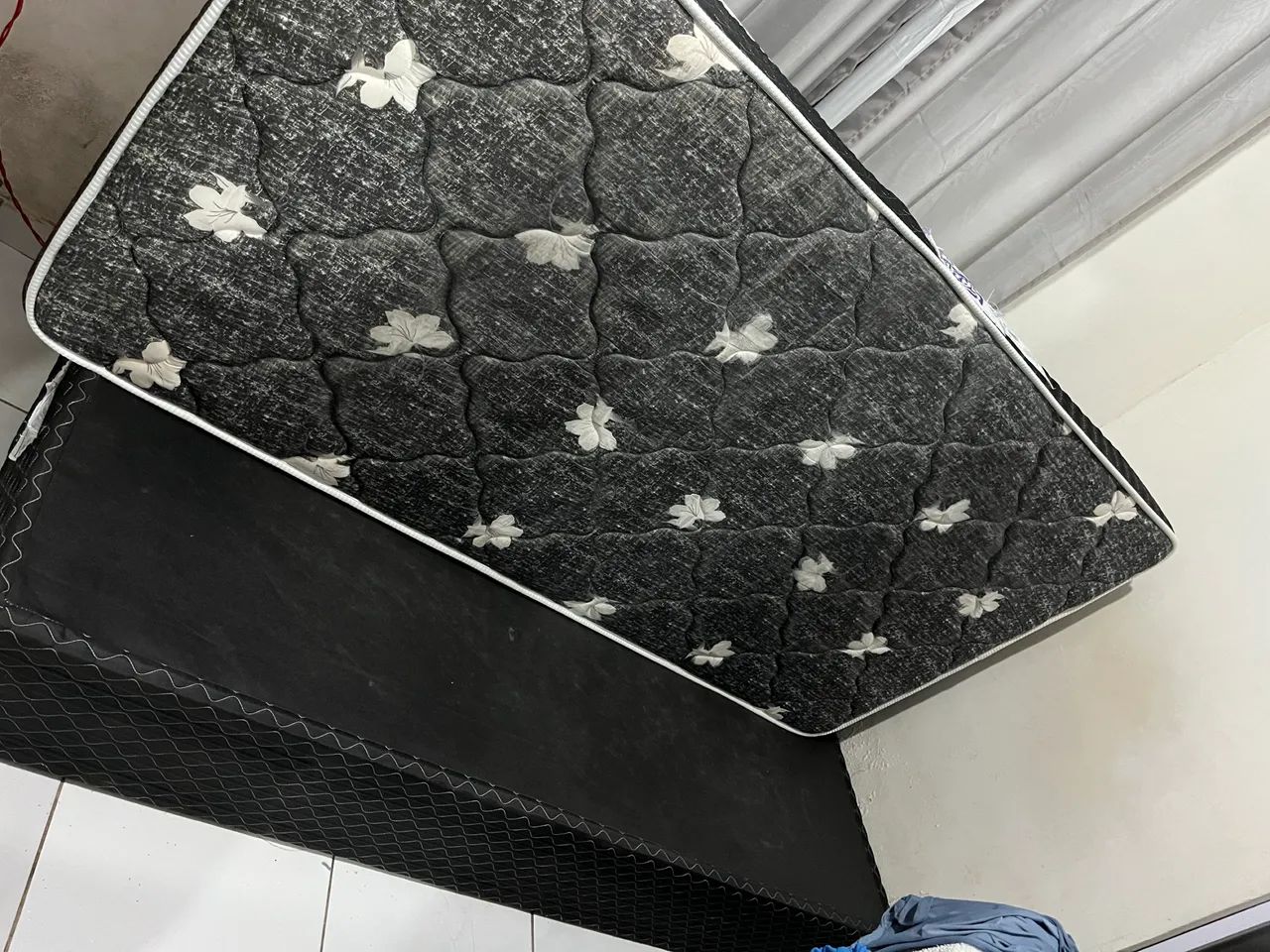 Vendo cama box solteirão 