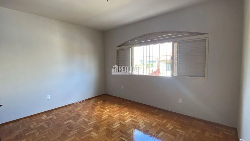Casa com 6 dormitórios no bairro Fabrício em Uberaba - Foto 3