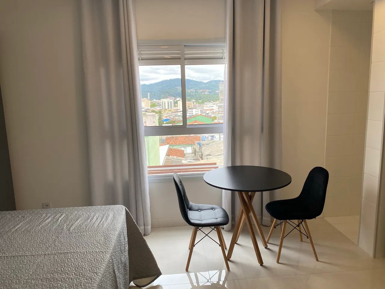 Studio mobiliado, excelente localização  - Foto 5