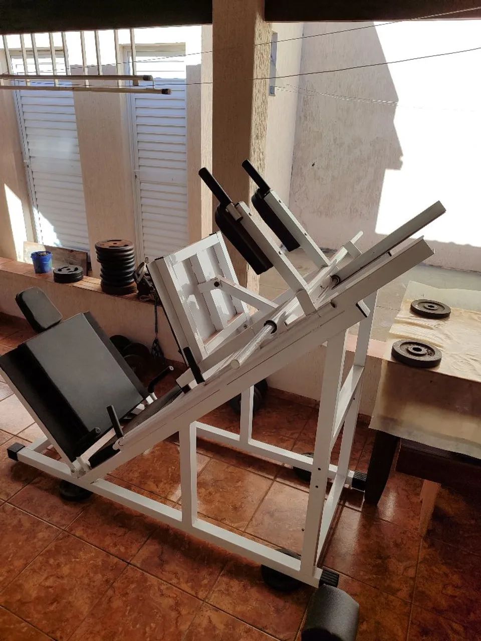 Leg Press 45 conjugado com Hack agachamento - Foto 3