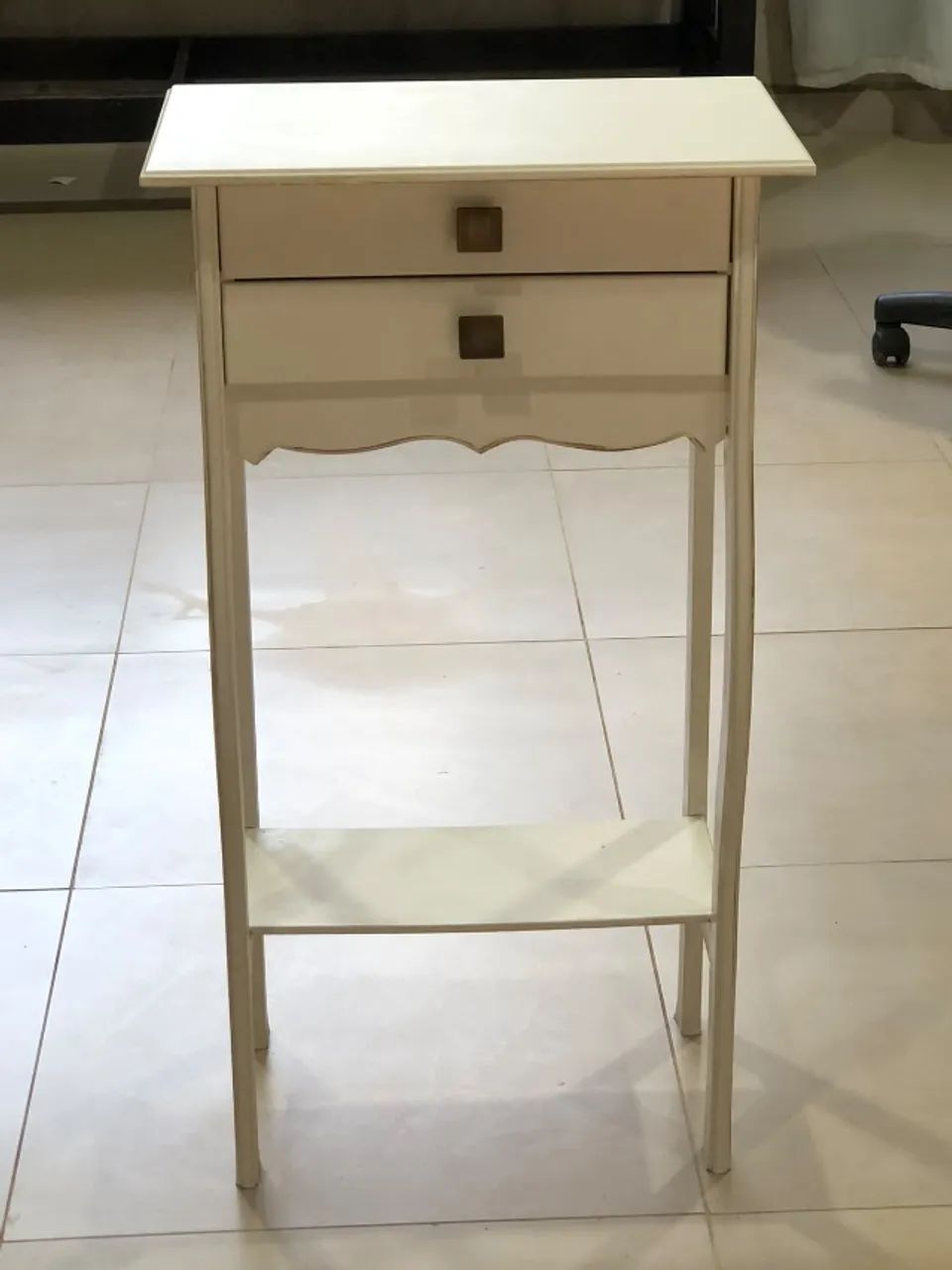 Mesa alta com 2 gavetas e puxador cor ouro velho - Foto 2