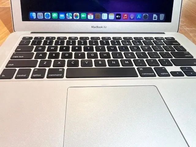 MacBook Air (13-inch, Early 2015) - Foto 3