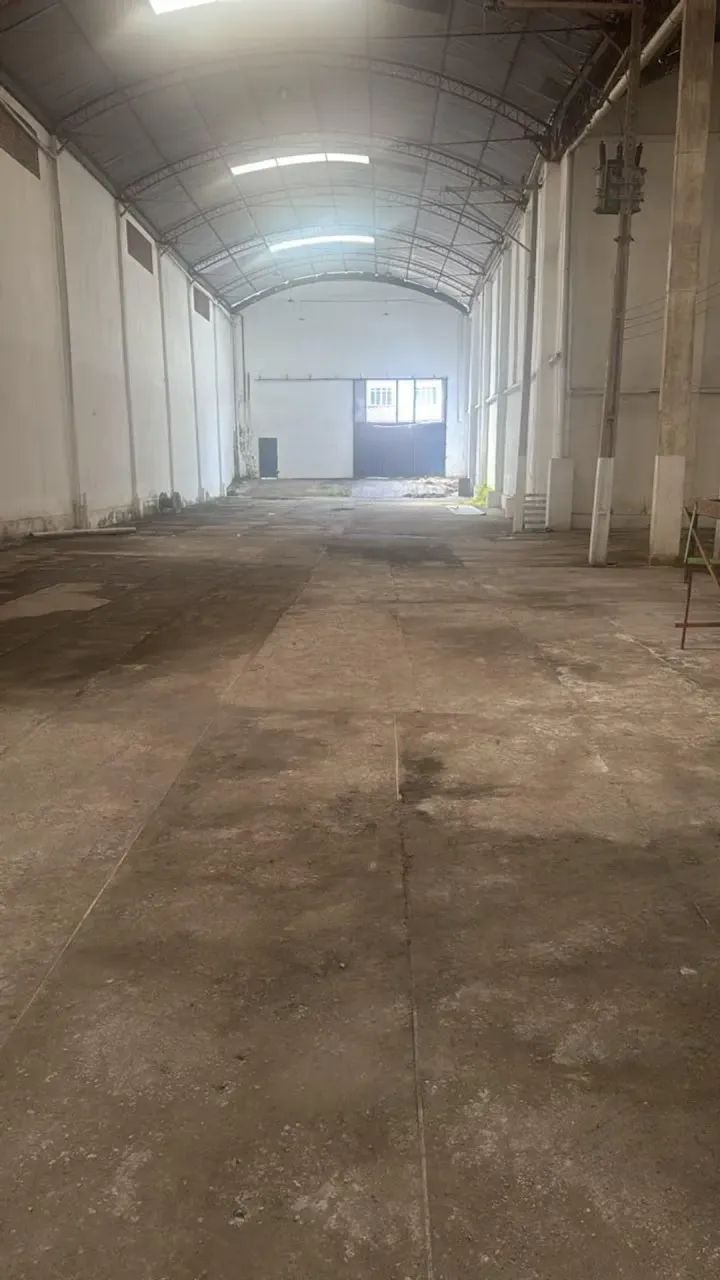 ALUGA | GALPÃO COM 1.500 M²  LOCALIZAÇÃO ESTRATÉGICA