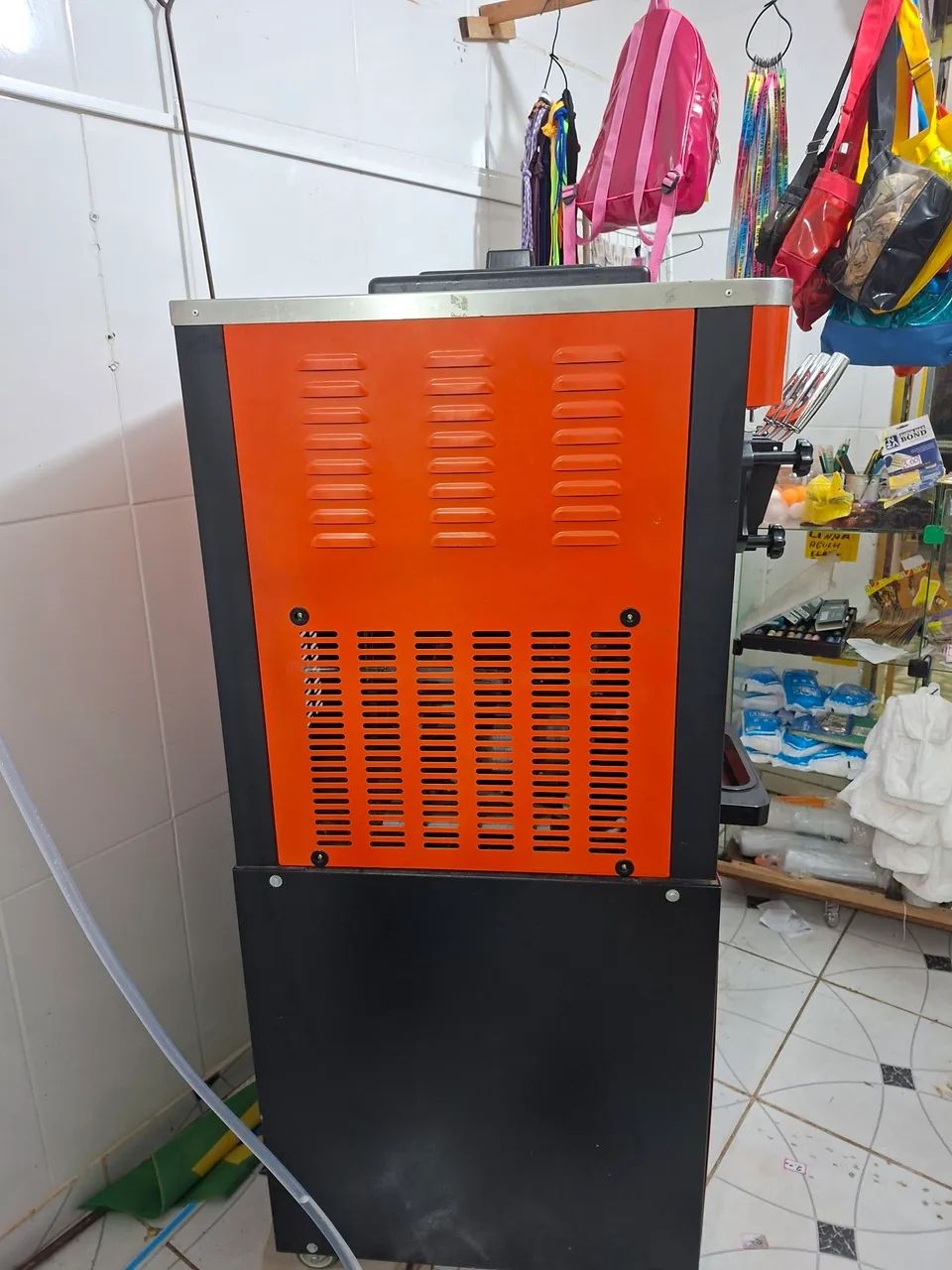Máquina De Sorvete Expresso Compacta Soft Mix com três bicos. - Foto 3