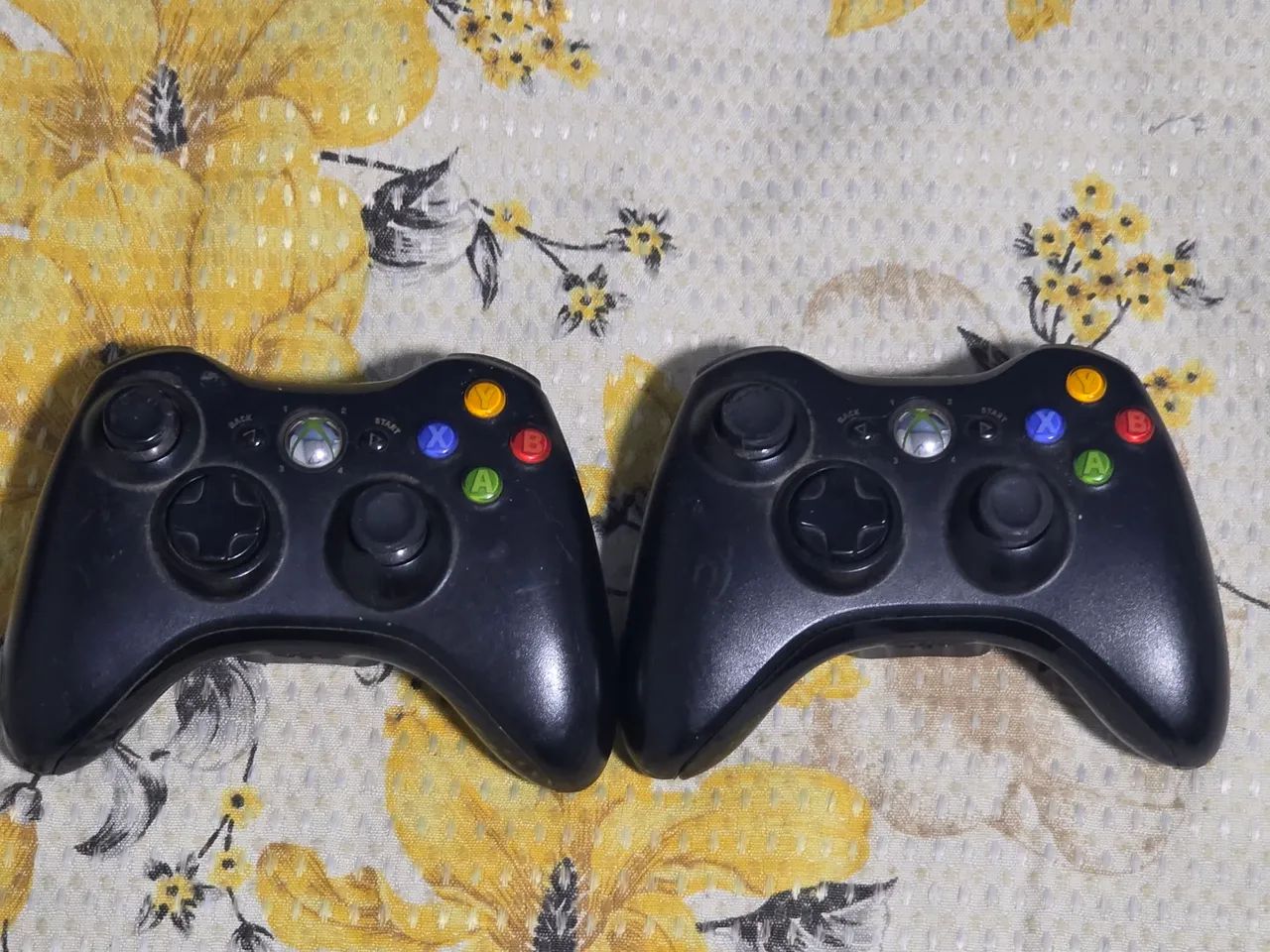 2 controles de Xbox 360 original com bateria 
