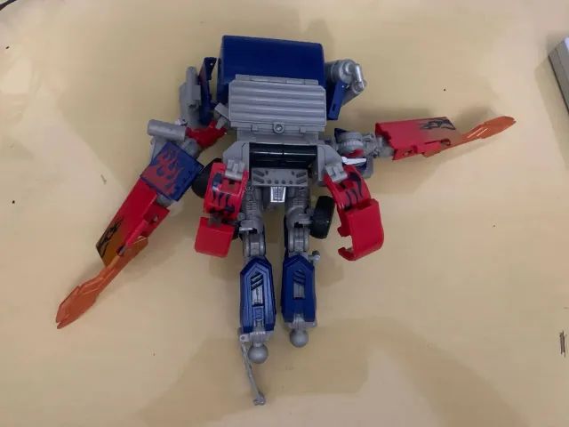 Boneco Optimus Prime no estado. - Foto 4