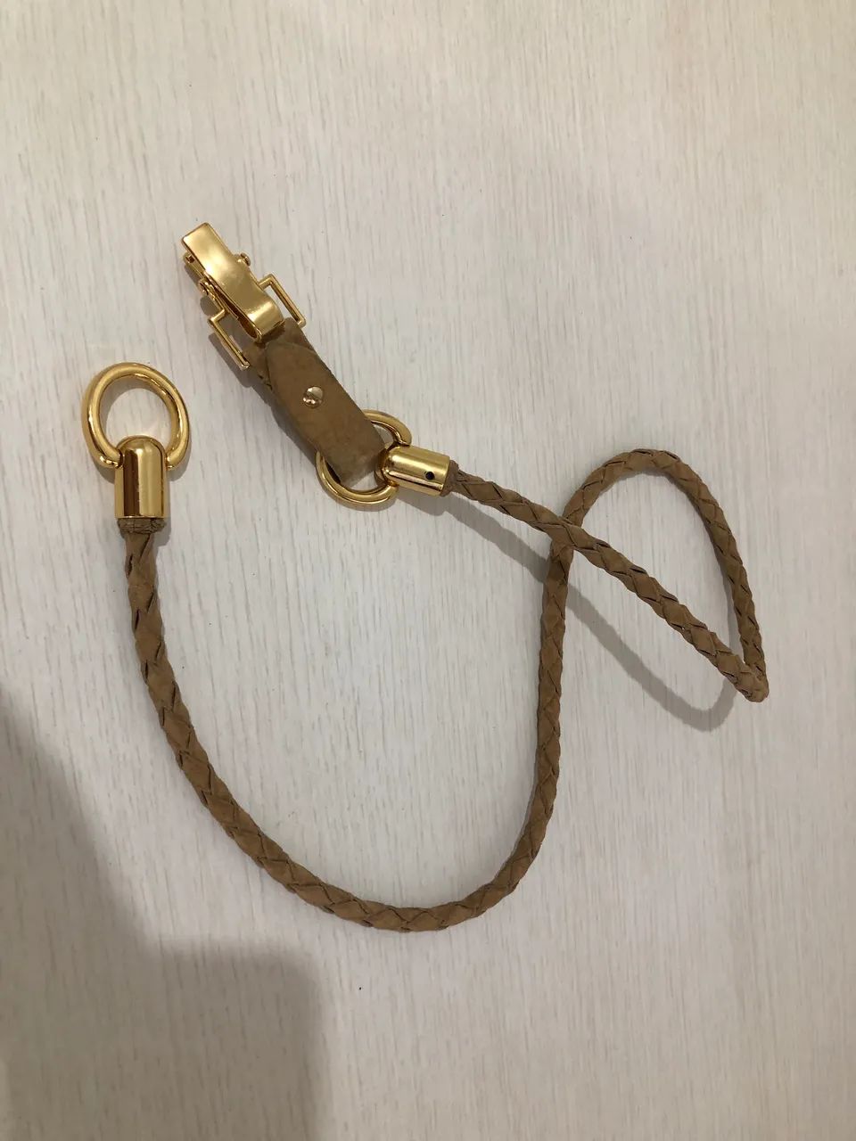Cinto Bege com detalhe dourado da M Officer em perfeito estado - Tamanho 85