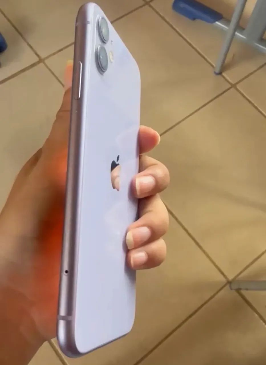 iPhone 11 lilás 128gb