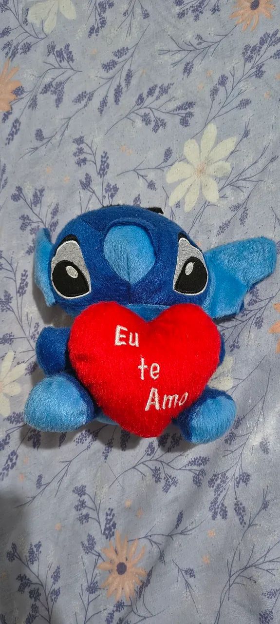 Pelúcia Stitch com Coração 