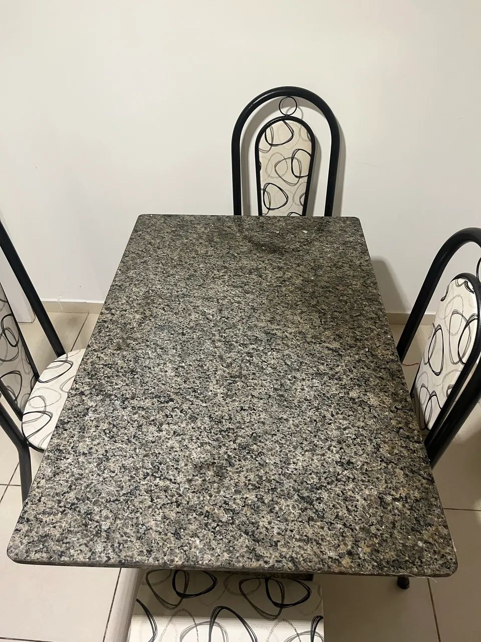 Mesa de Mármore com 4 Cadeiras - 6 Meses de Uso - Foto 2