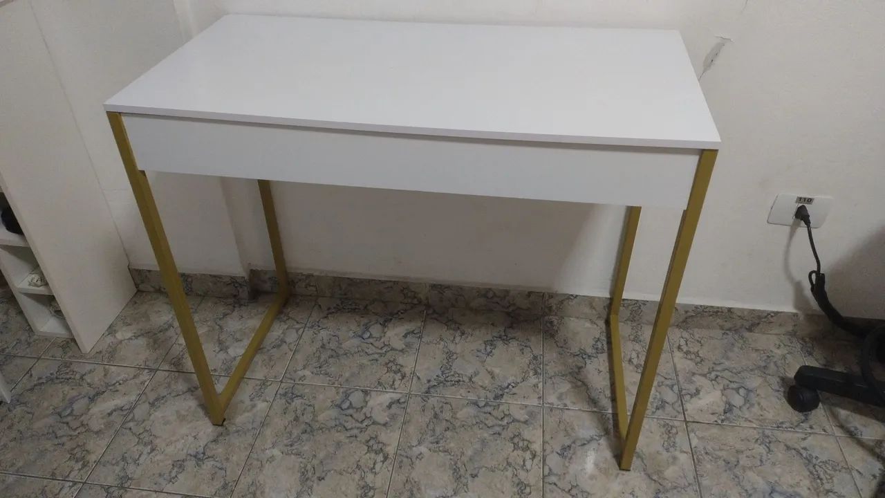 Escrivaninha semi Nova 