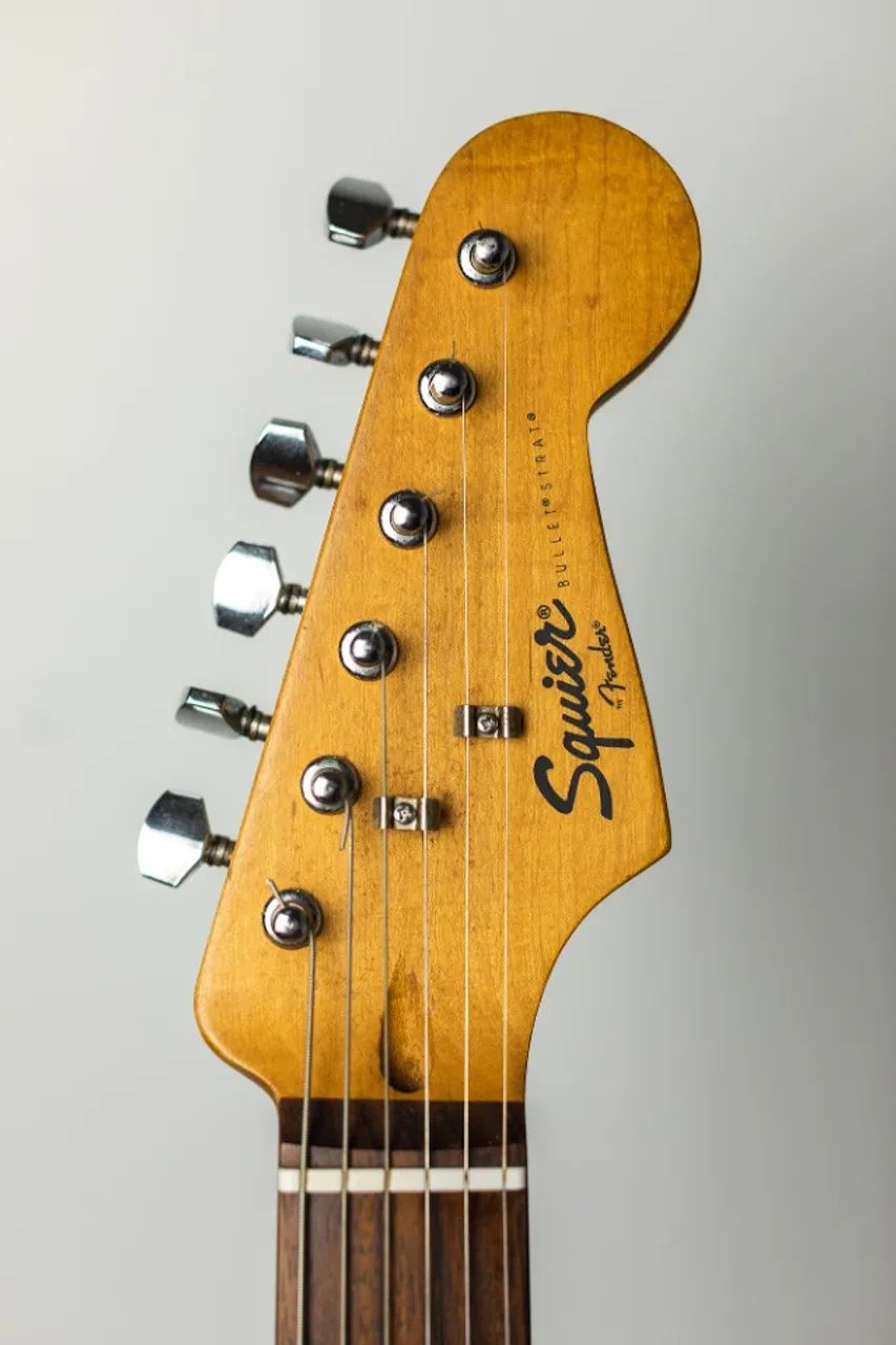 Fender Squier Bullet Stratocaster Vintage Sunburst c/ Fender Tex