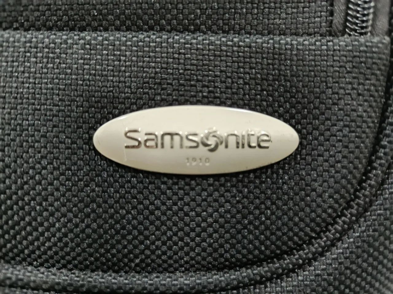 Mala de viagem marca Samsonite 75cm preta - Foto 4