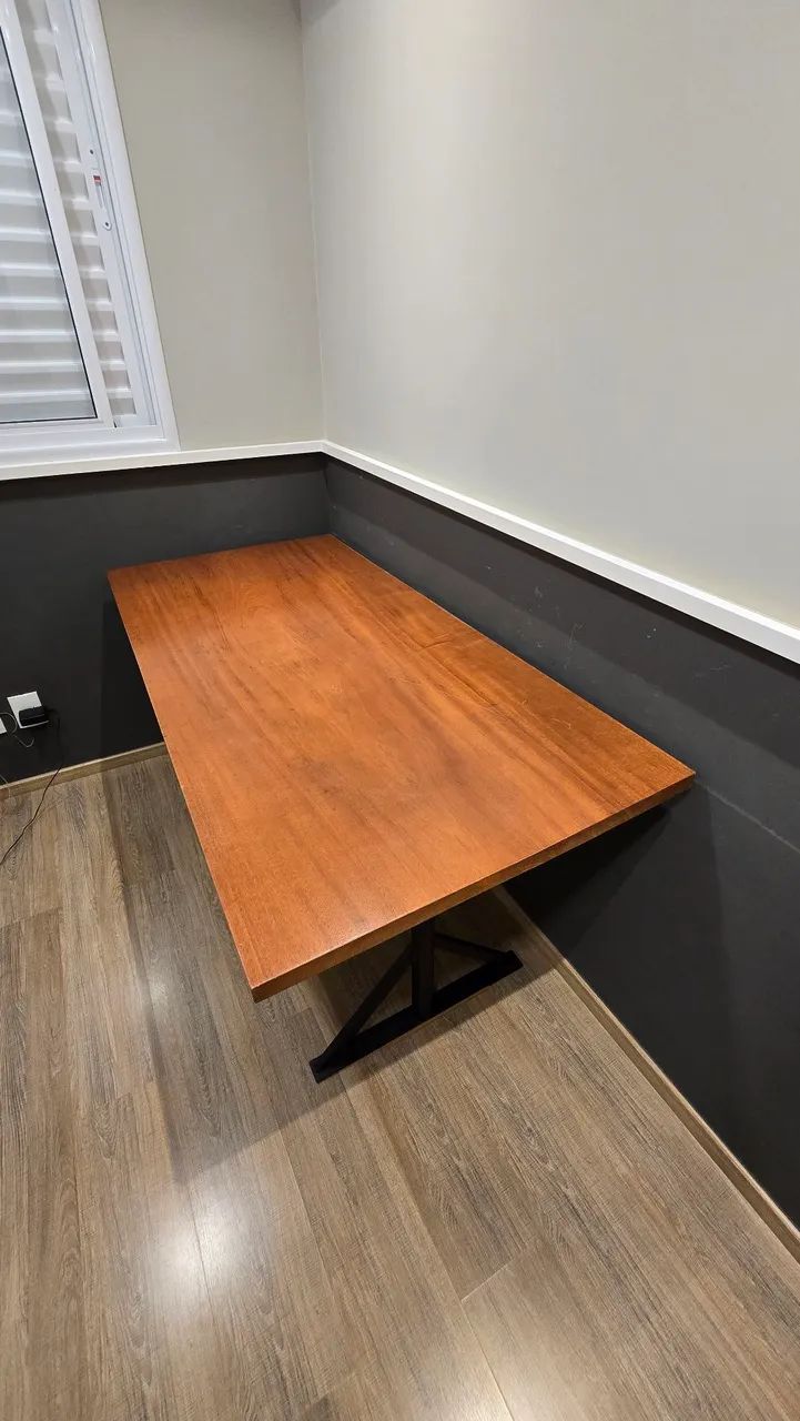 Mesa de Jantar/Escritório em Mogno Maciço e Base de Metal - Foto 2
