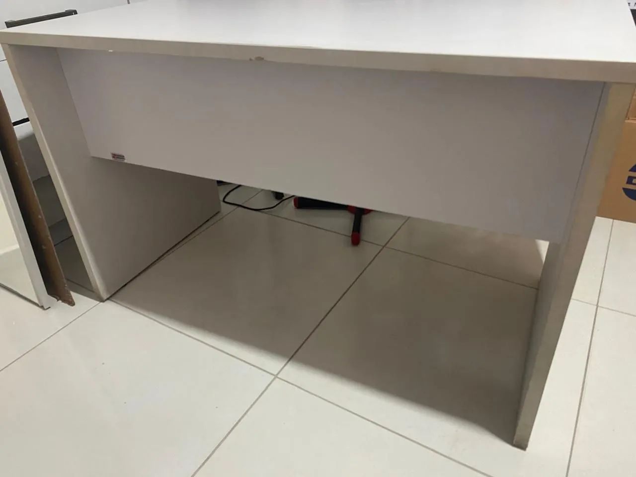 Mesa de escritório com duas gavetas  - Foto 4