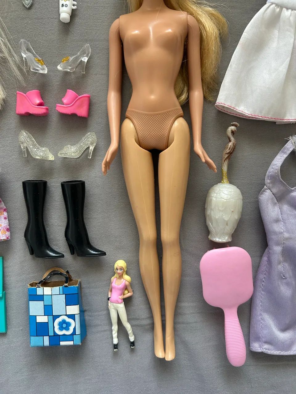 Lote bonecas e acessórios Barbie  - Foto 4