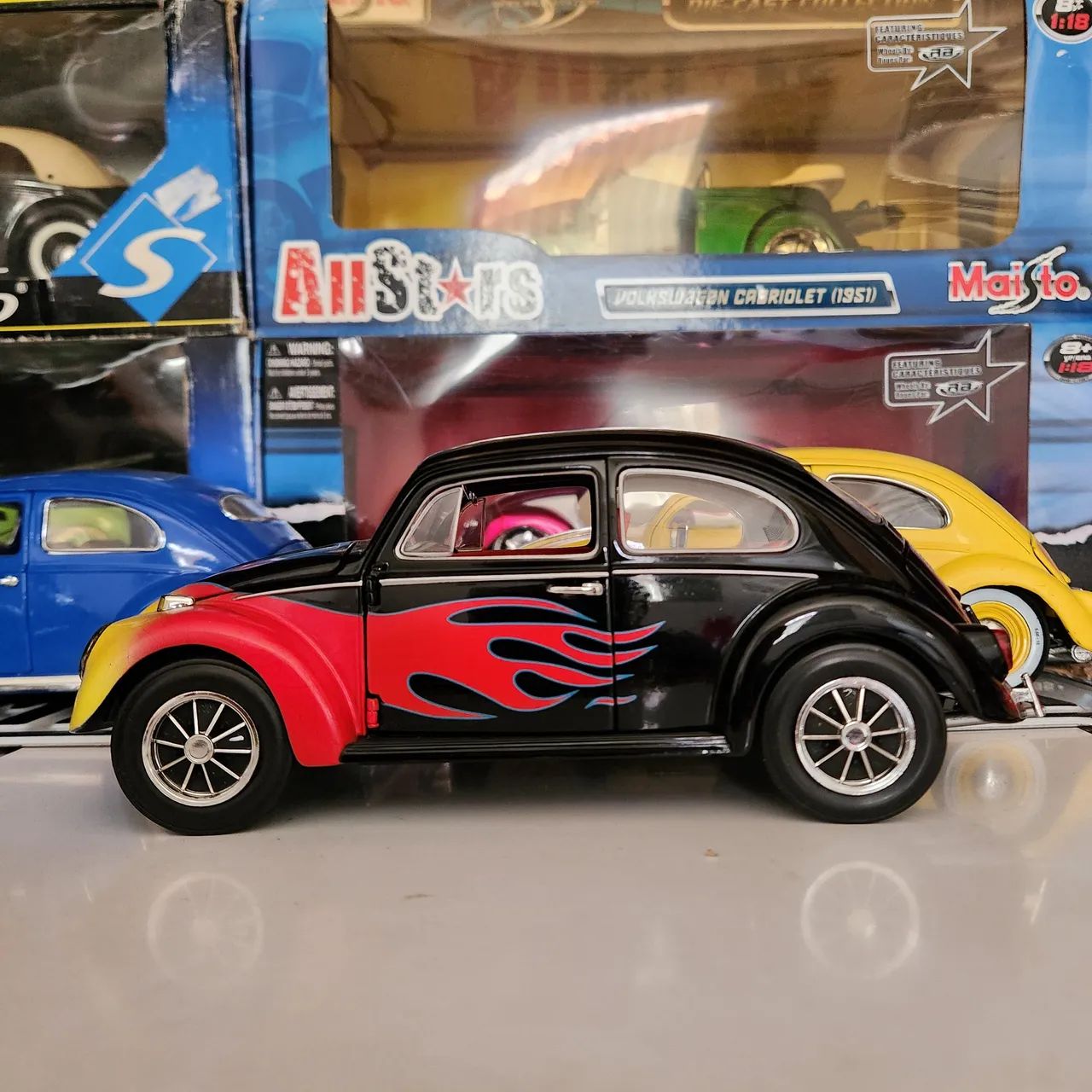 Fusca Miniatura - Johnny Lightning 1963 VW Bug Volkswagen Beetle Racing Flames 