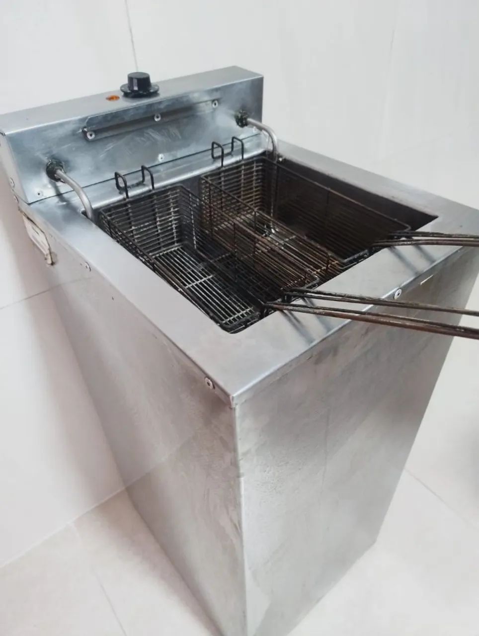 Chapa fritomaq 80 X 60 + Fritadeira Venâncio água e óleo 18l + forno + liquidicador  - Foto 6