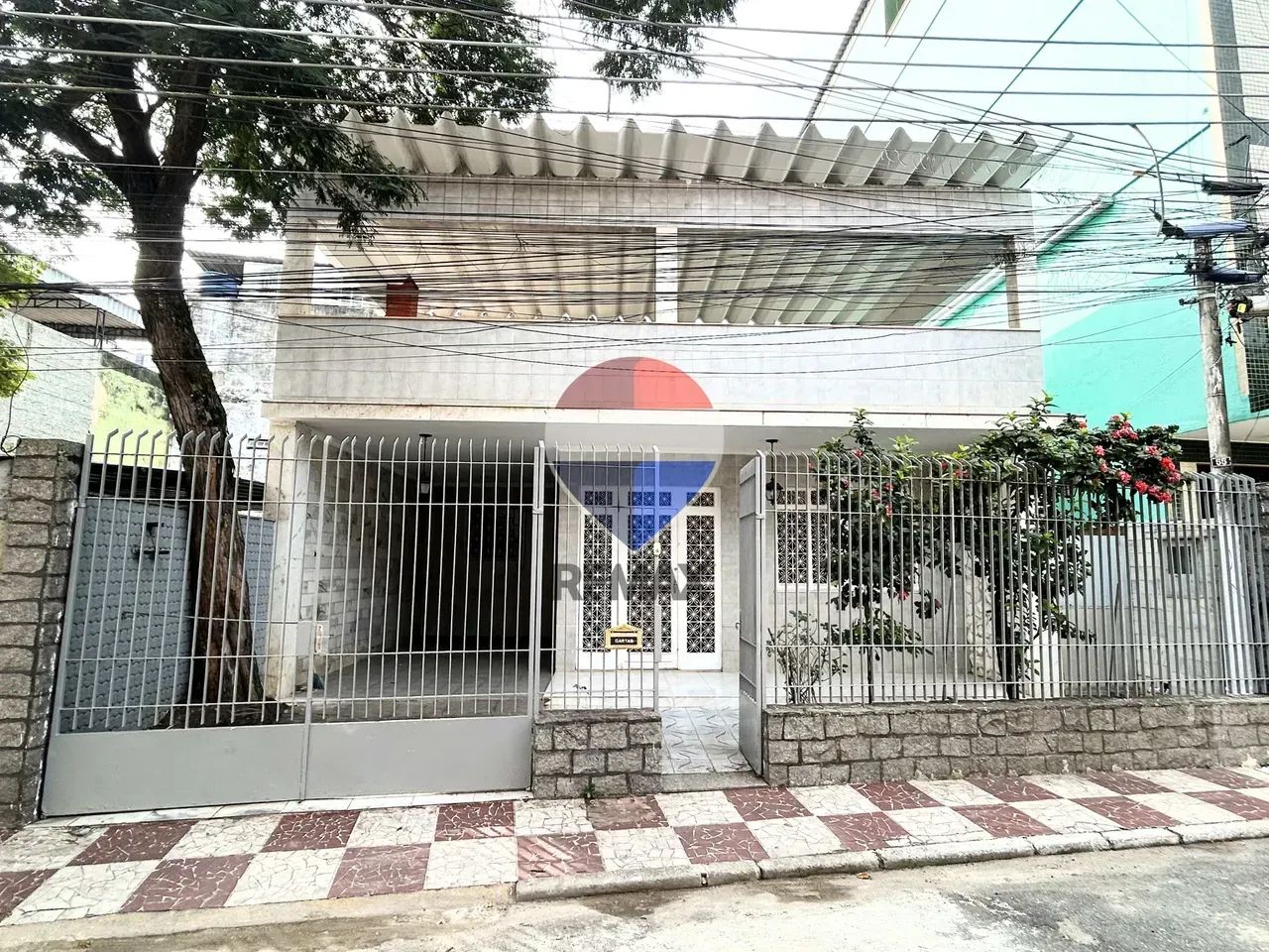 CASA COM 2 SUÍTES E TERRAÇO  Próximo da PREFEITURA DE NILÓPOLIS