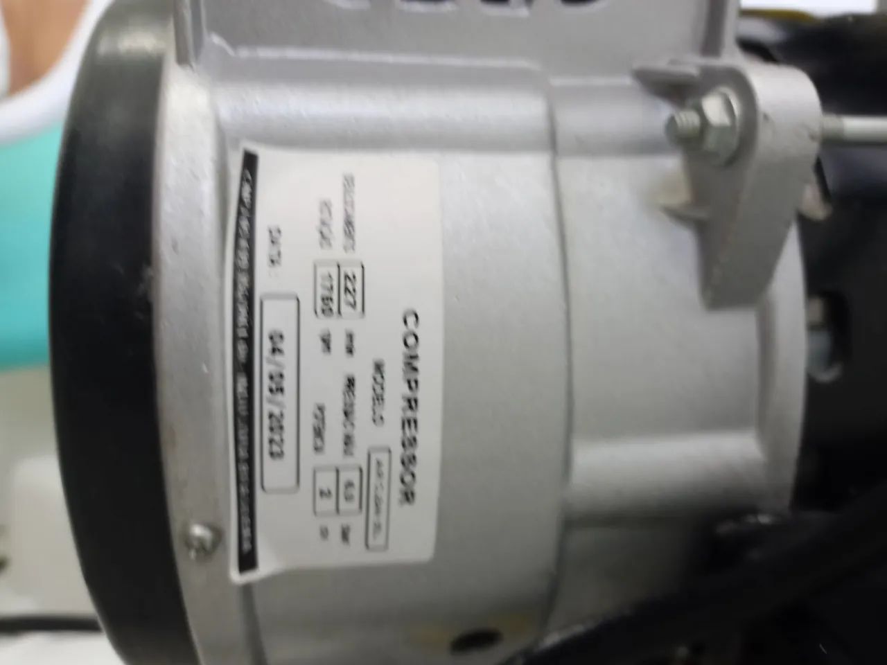 Compressor de Ar Isento à oleo Gnatus Clean50Litros - Foto 4