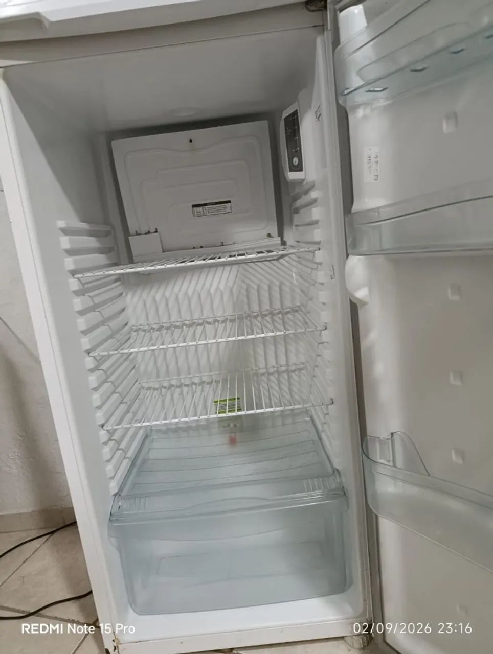Vendo geladeira semi nova  - Foto 2