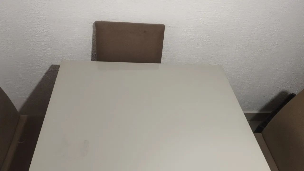 Vendo mesa com quatro cadeiras  - Foto 3