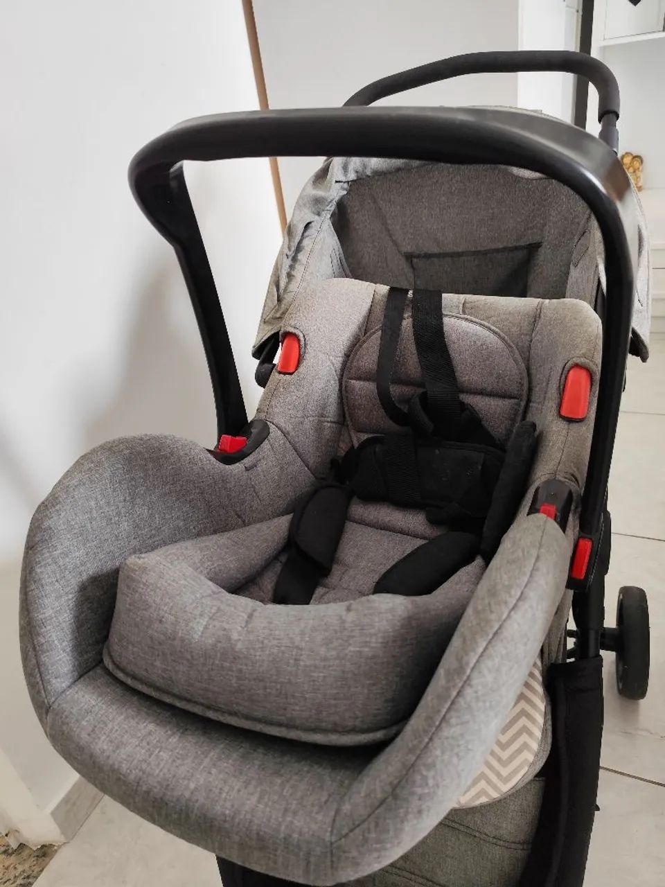 Carrinho com bebê conforto cosco - Foto 3