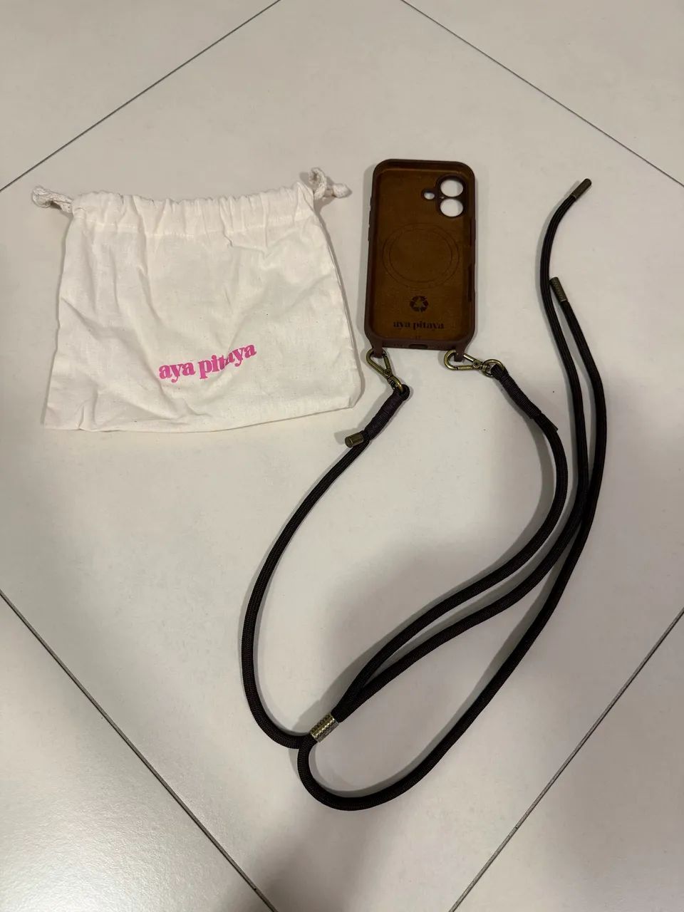 Capa para iPhone 17 marrom - lançamento Aya Pitaya 