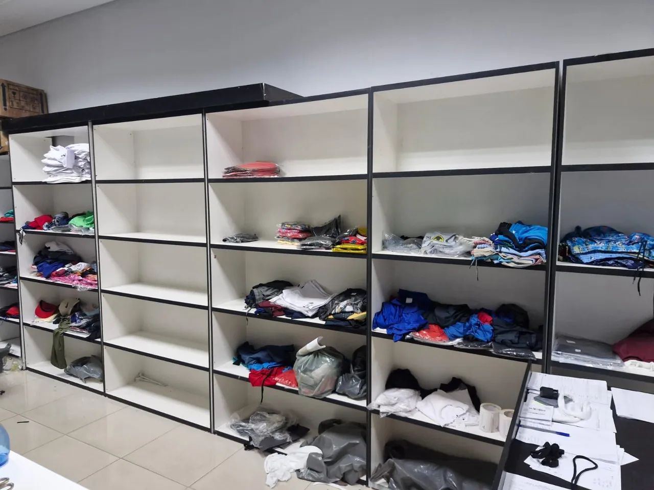 MÓVEIS COMPLETOS PARA LOJA DE ROUPAS