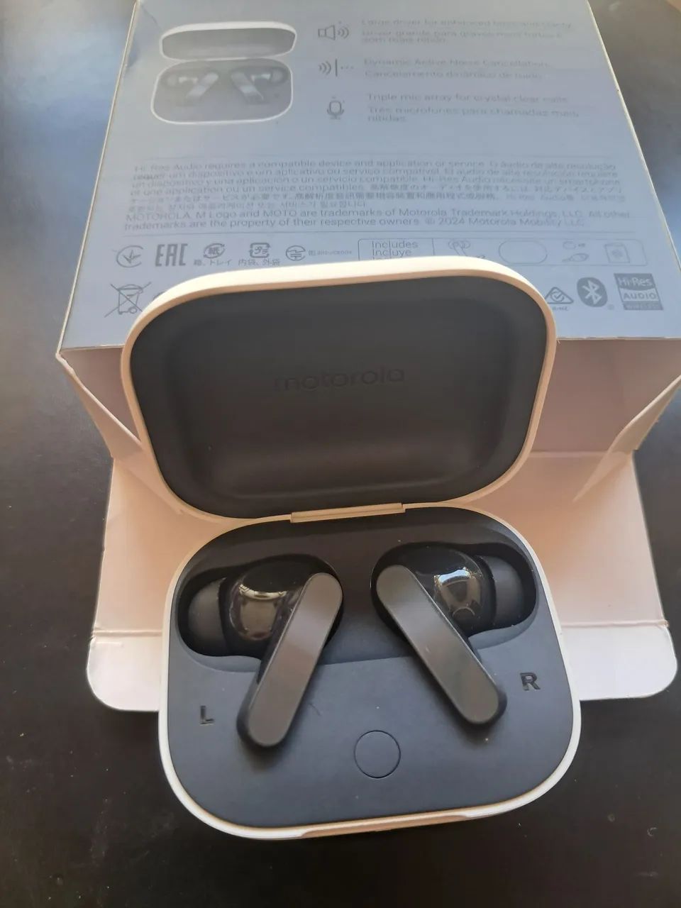 FONE DE OUVIDO BLUETOOTH - MOTO BUDS - Foto 2