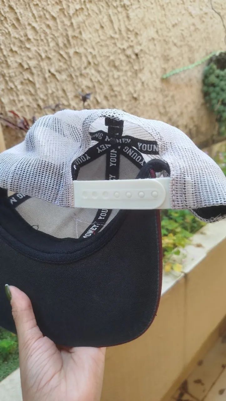Boné Young money vinho bordô com detalhes bordado e ajustável  - Foto 4
