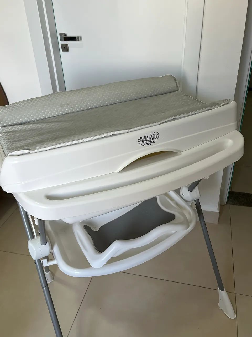 Vende-se banheira com trocador 