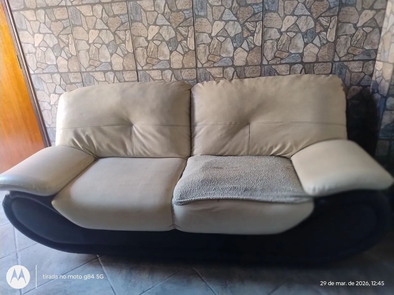 Sofá de três lugares 