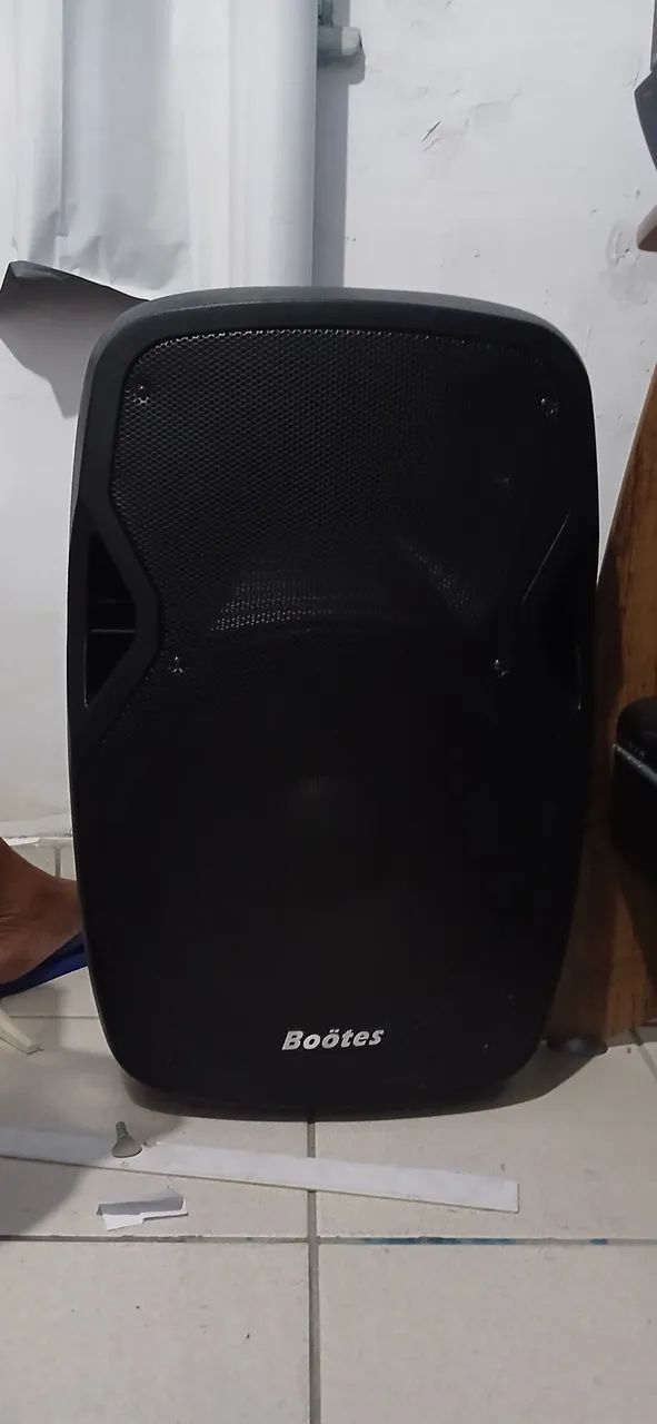 Caixa de som boötes com tripé 