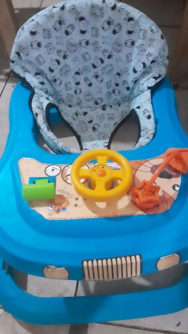 VENDE-SE ANDADOR E CARRINHO DE BEBÊ  - Foto 2