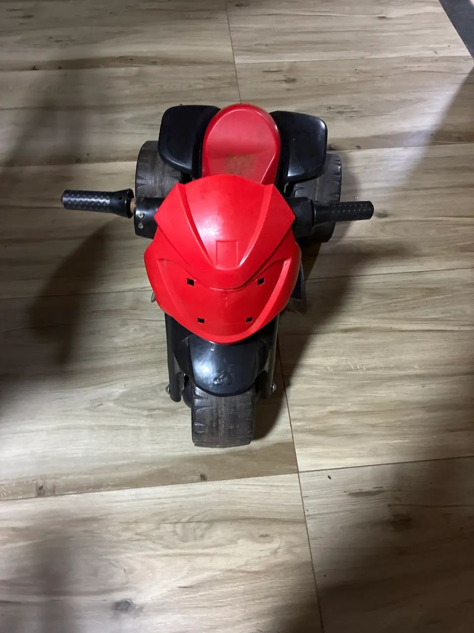 Triciclo elétrico infantil 