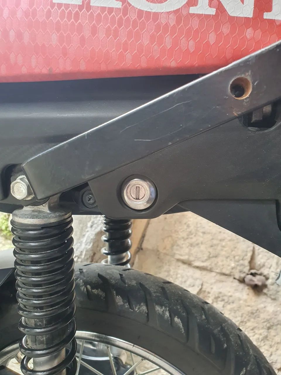 Bau 80l com suporte para pop 110 2025 2026 - Foto 5