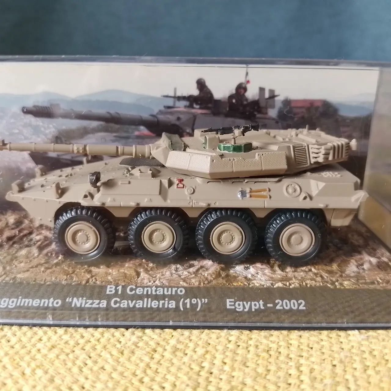 Coleção Veículo de Combate - Foto 2