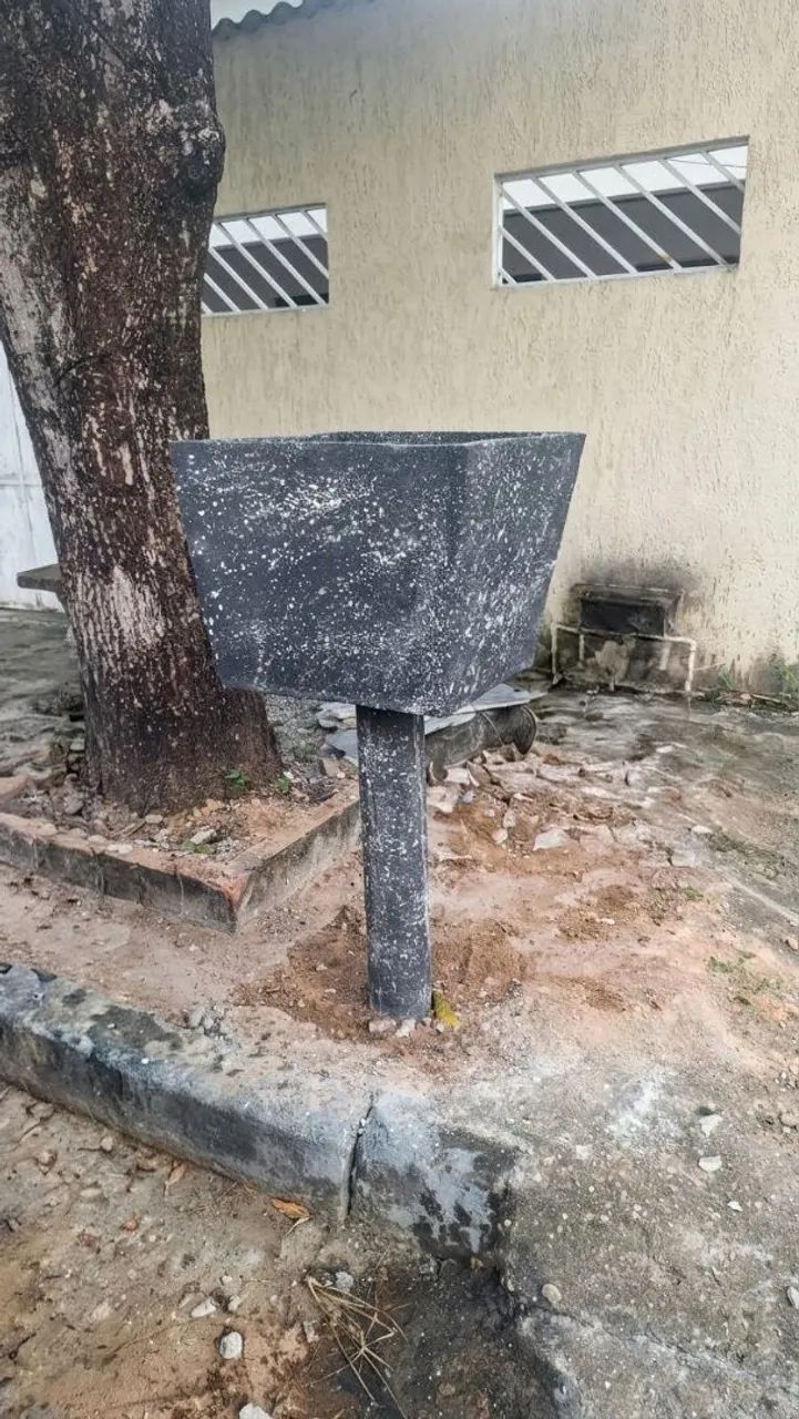Lixeira de concreto