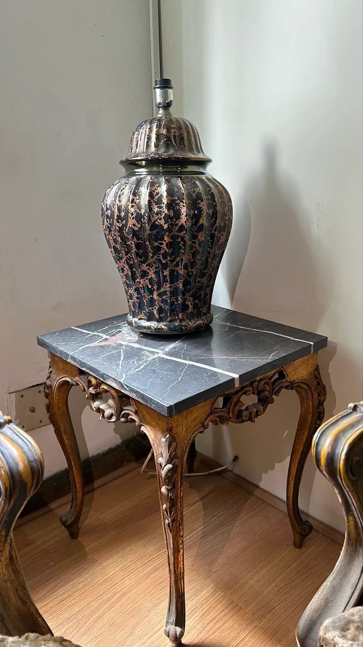 Mesa Lateral Antiga com Tampo em Mármore - Estilo Luís XV  - Foto 3