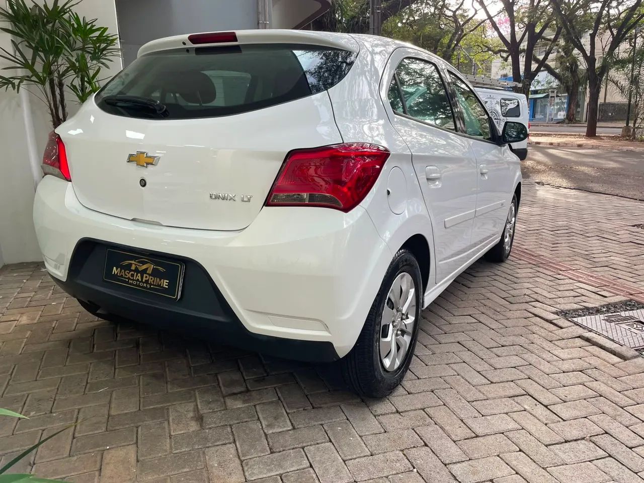 Chevrolet Onix Hatch LT 1.0 8V Flex Mec. 4P 2017 - Foto 5