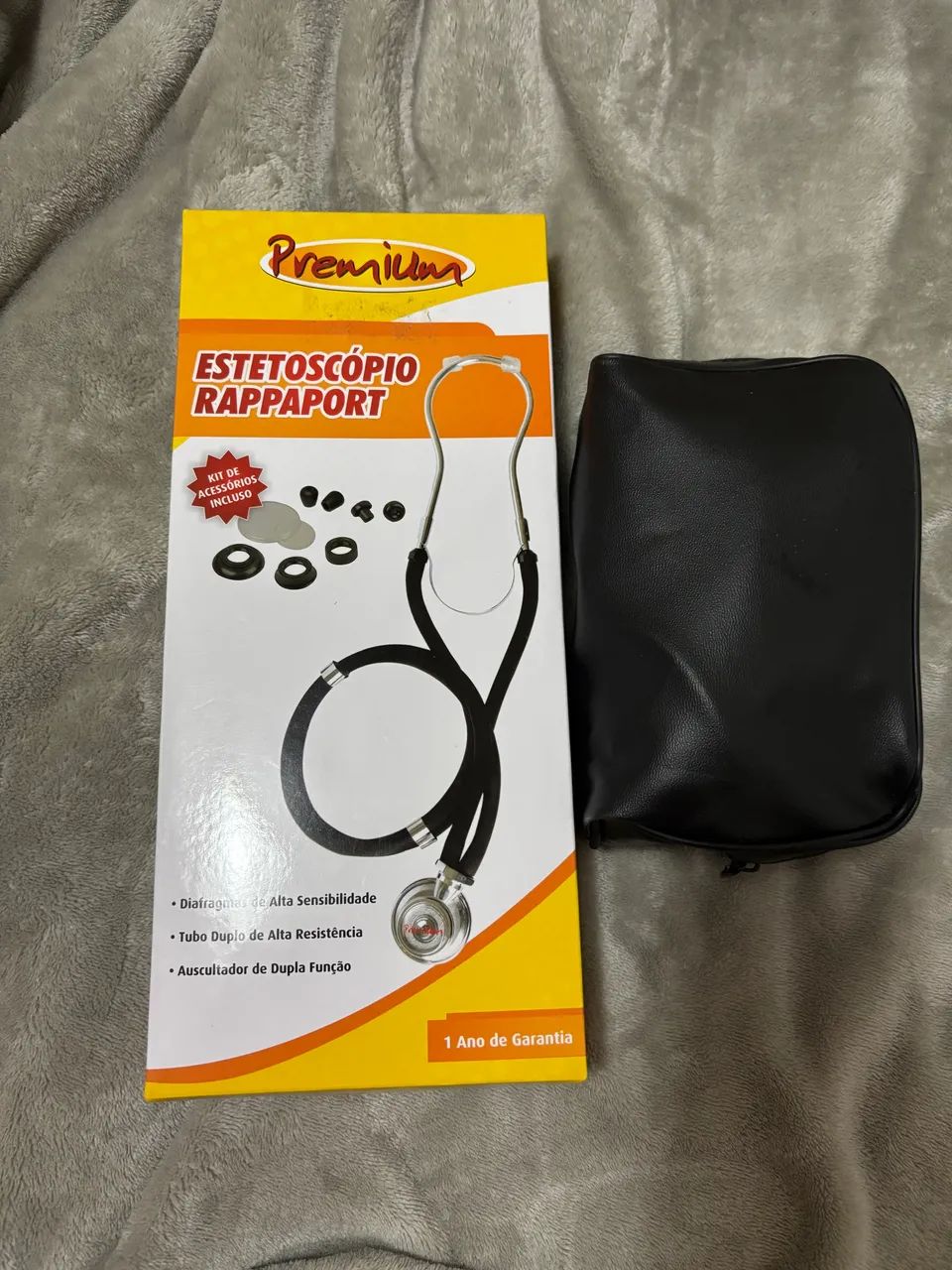 Kit esfigmomanômetro + estetoscópio. 