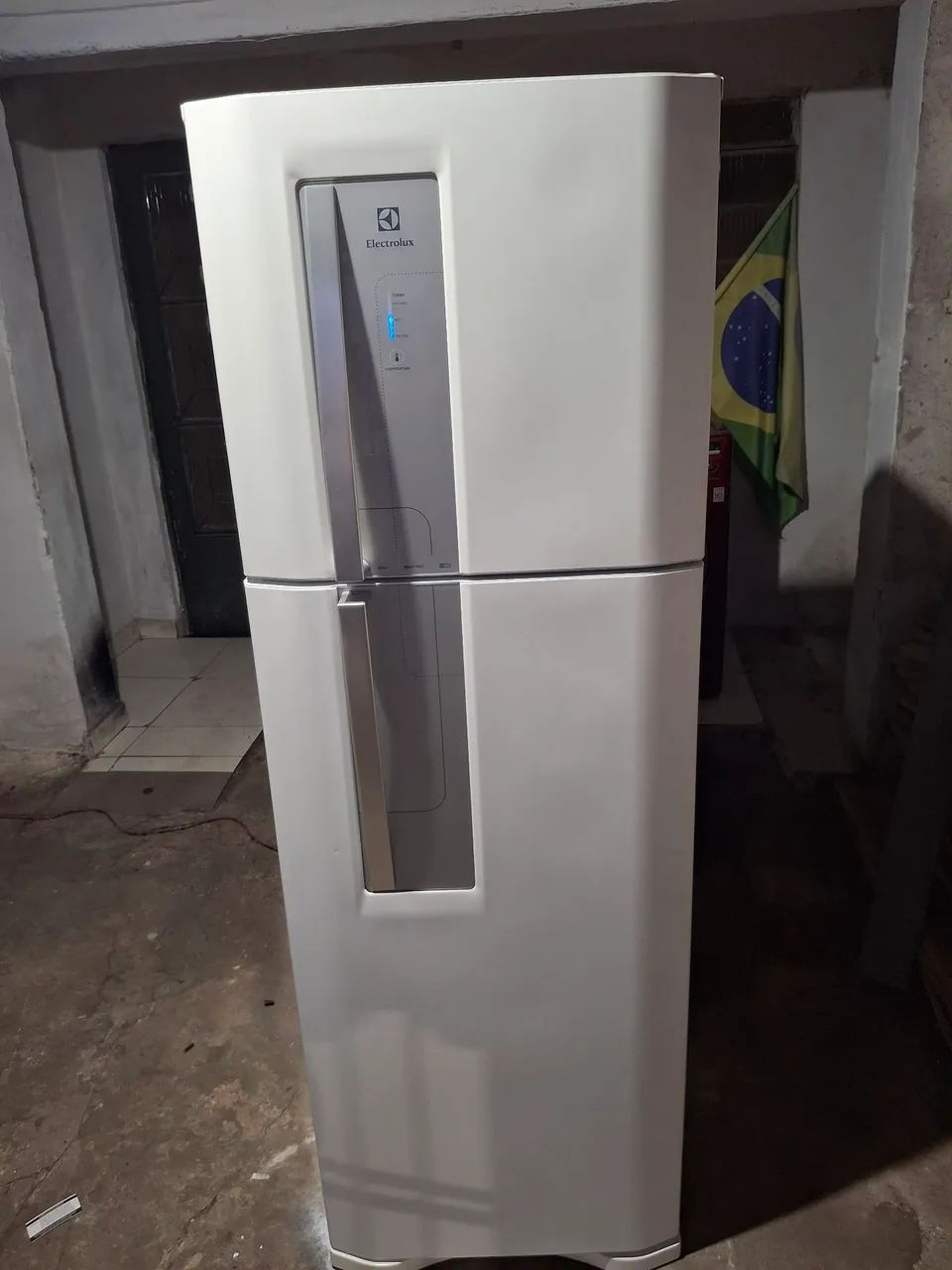 Geladeira 220v semi nova  - Foto 4