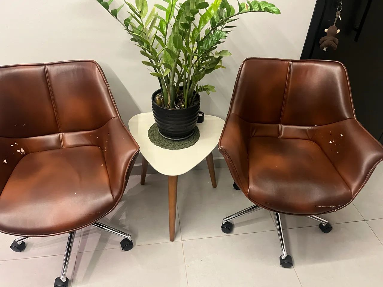 3 poltronas Marrons - 350,00 o conjunto  - Foto 2
