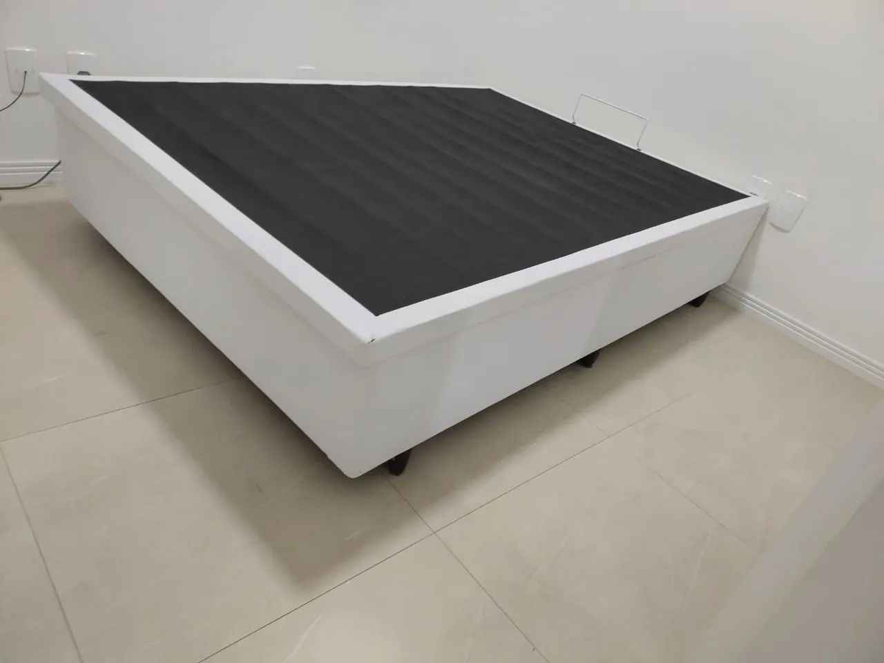 Cama colchão casal de mola + box de baú. Pouco uso!
