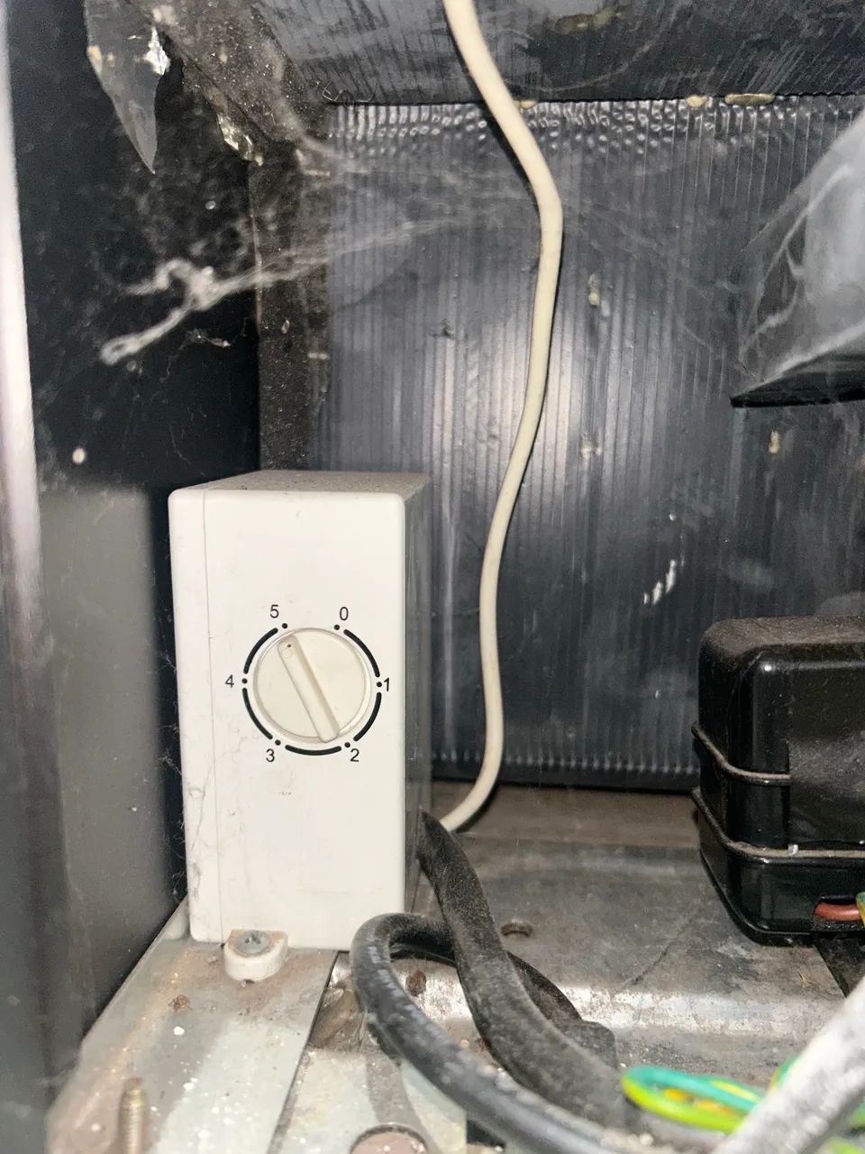 frigobar Elettromec 110V, com acabamento inox e porta de vidro. - Foto 2